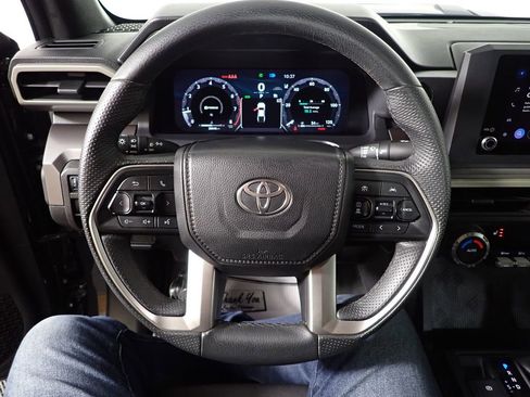 Used 2025 Toyota Tacoma TRD Sport image 26