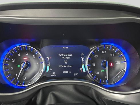 Used 2025 Chrysler Pacifica Select FWD image 10