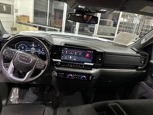 Used 2025 GMC Sierra 1500 SLT image 15