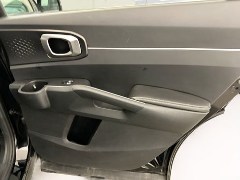 Used 2024 Kia Sorento S image 32