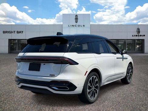 Used 2024 Lincoln Nautilus Reserve w/ Equipment Group 203A AWD/4WD image 5
