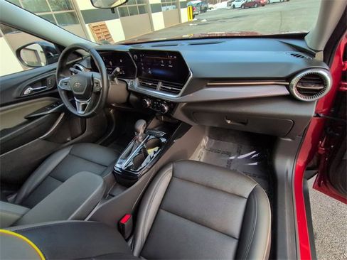 Used 2024 Chevrolet Trax ACTIV w/ Sunroof Package image 27