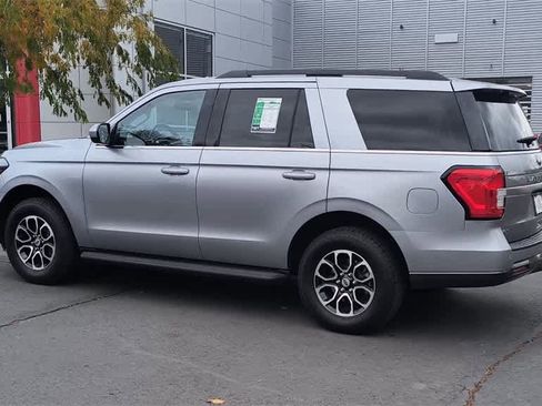 Used 2024 Ford Expedition XLT image 6