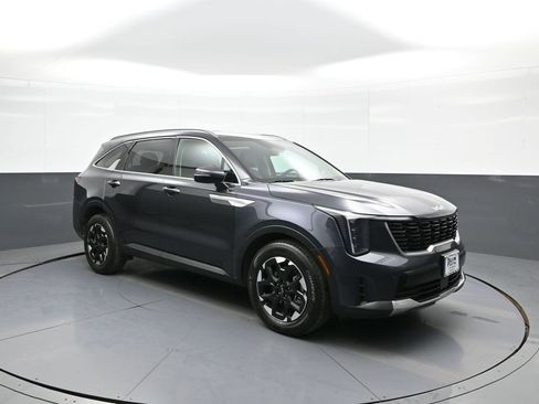 Used 2025 Kia Sorento S FWD image 4