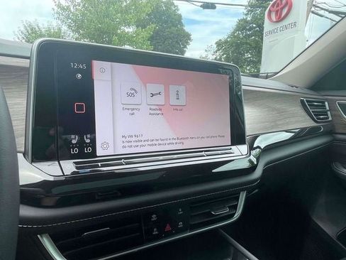 Used 2025 Volkswagen Atlas SEL AWD/4WD image 31