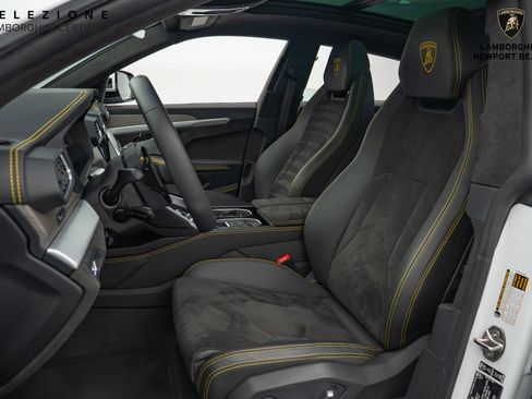 Used 2022 Lamborghini Urus image 21