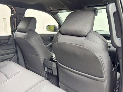 Used 2025 Toyota Tacoma SR5 AWD/4WD image 33