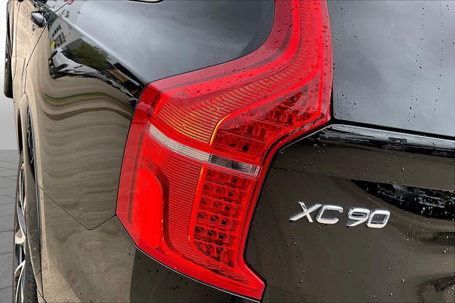 Used 2022 Volvo XC90 T6 Momentum w/ Advanced Package AWD/4WD image 13