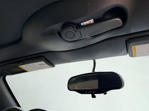 Used 2008 Saturn Sky w/ Weekend Getaway Package image 27