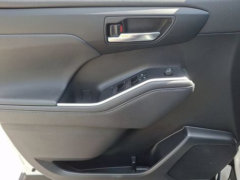 Used 2022 Toyota Highlander XSE FWD image 14