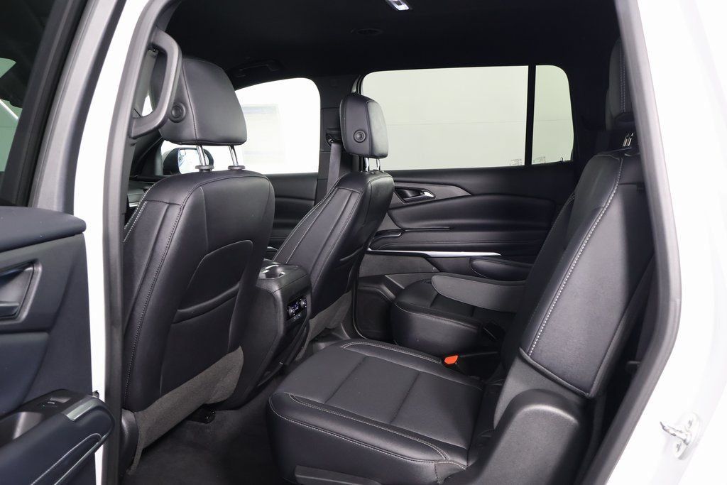Used 2025 Chevrolet Traverse LT AWD/4WD image 11