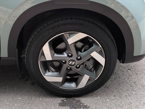 Certified 2025 Hyundai Venue Limited FWD image 7