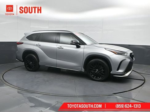Used 2023 Toyota Highlander XSE image 1