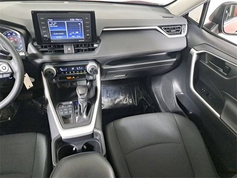 Used 2020 Toyota RAV4 LE image 17