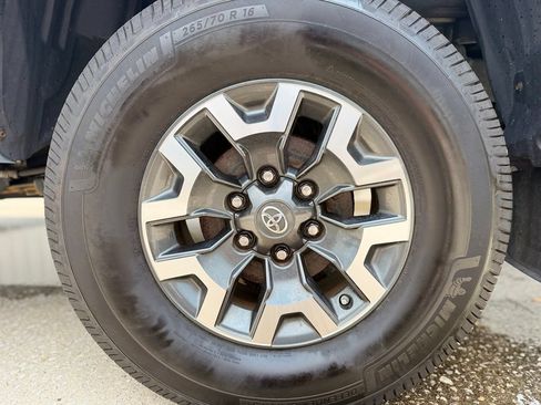 Used 2019 Toyota Tacoma TRD Off-Road AWD/4WD image 10
