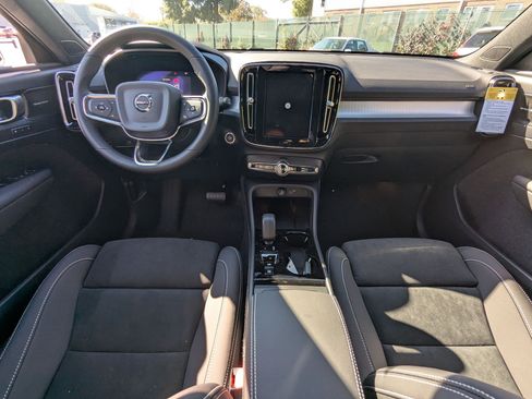 New 2026 Volvo XC40 B5 Ultra w/ Protection Package Premier image 18