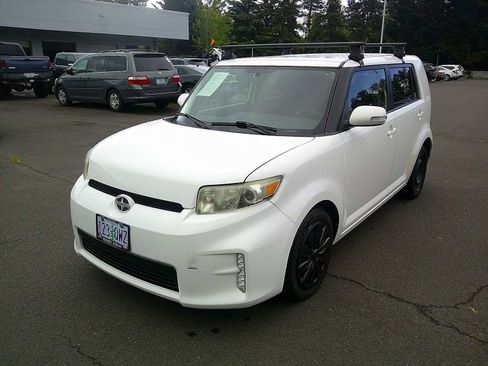 Used 2015 Scion xB FWD image 1