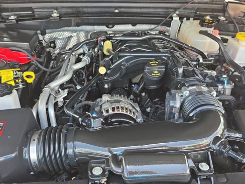Used 2025 Jeep Gladiator Sport AWD/4WD image 33
