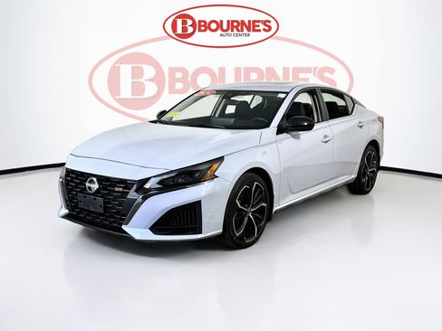 Used 2024 Nissan Altima 2.5 SR w/ SR Premium Package AWD/4WD image 7