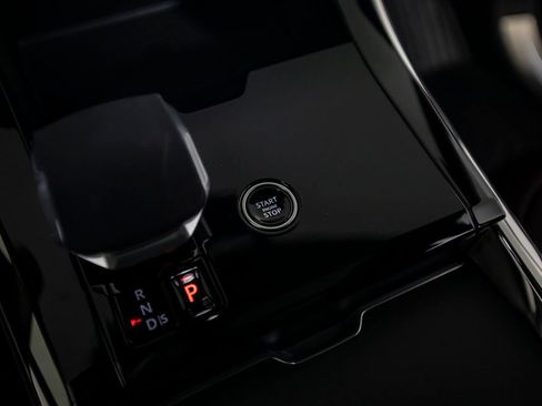 Used 2025 Land Rover Range Rover Sport Autobiography image 35