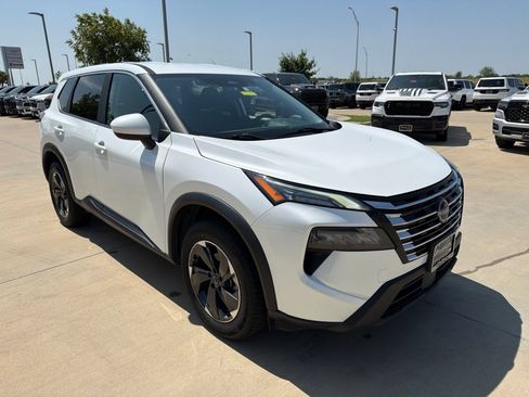 Used 2024 Nissan Rogue SV AWD/4WD image 7
