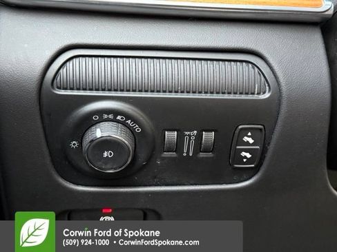 Used 2022 Jeep Grand Wagoneer Series III AWD/4WD image 29