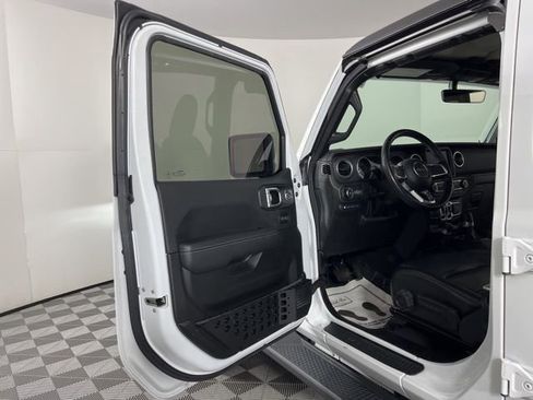 Used 2022 Jeep Wrangler Unlimited Sahara w/ Cold Weather Group image 16