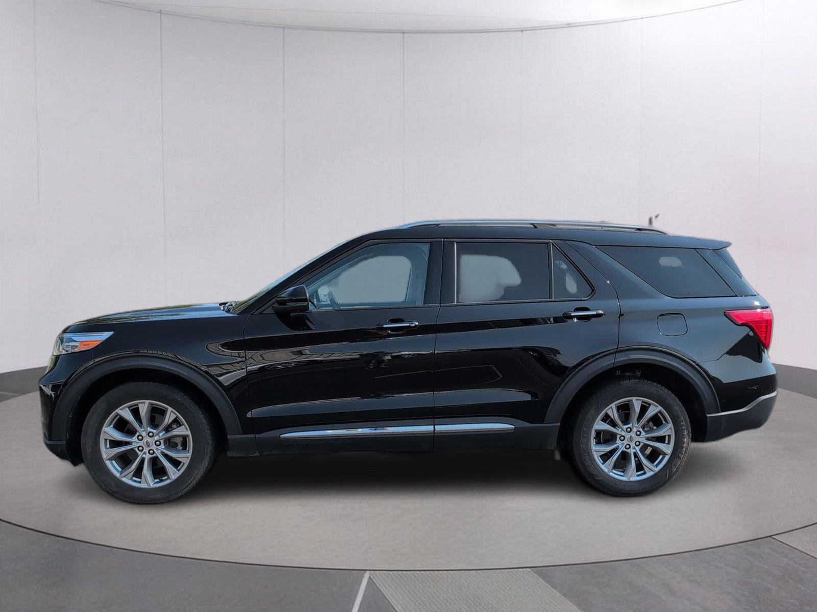 Used 2023 Ford Explorer Limited w/ Equipment Group 301A AWD/4WD image 2