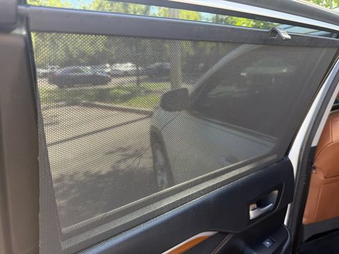 Used 2018 Toyota Highlander Limited FWD image 11