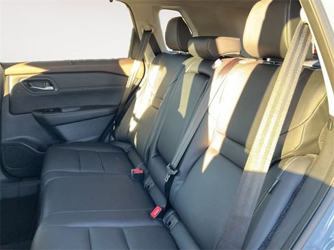 Used 2022 Nissan Rogue SL w/ SL Premium Package image 11