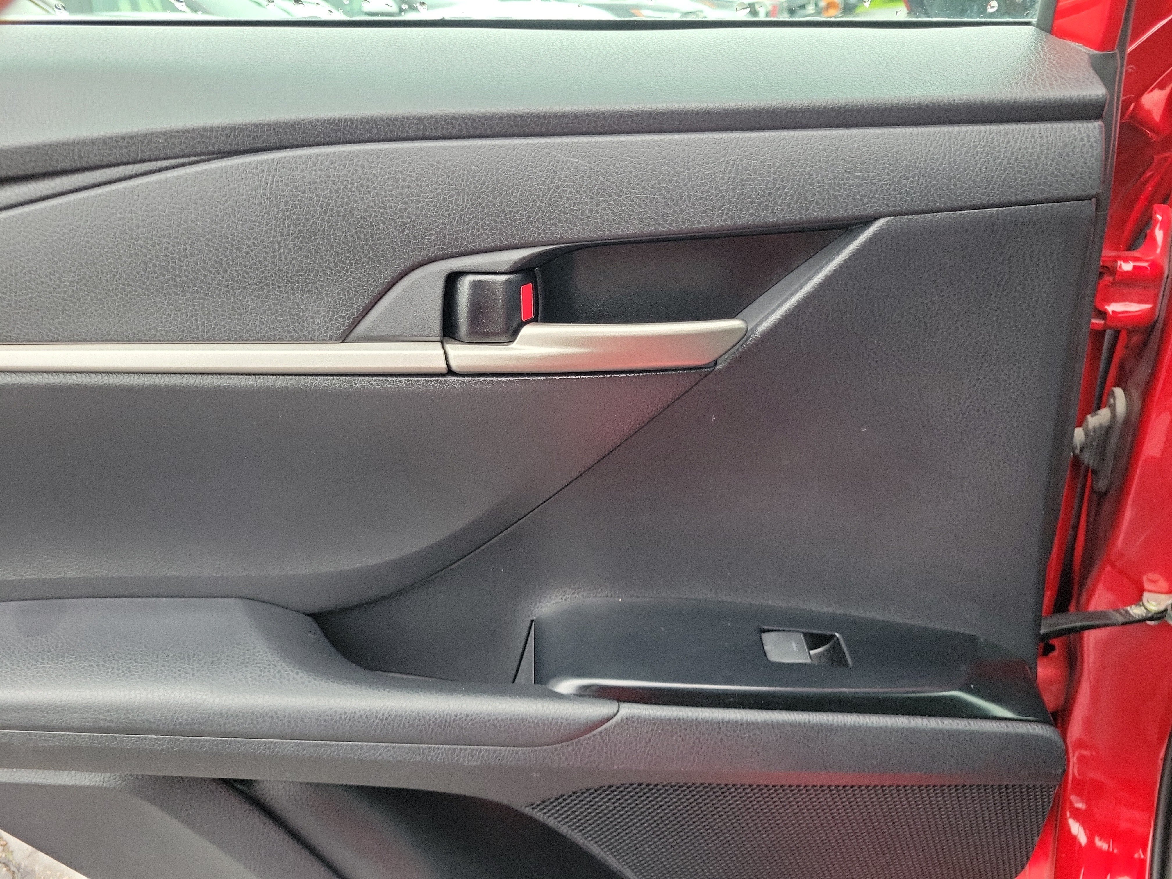 Used 2025 Toyota Camry SE FWD image 12