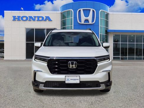 Used 2025 Honda Pilot Touring image 8