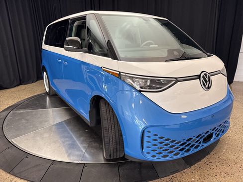 Used 2025 Volkswagen ID. Buzz 1st Edition image 13