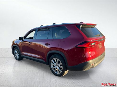 Used 2024 Toyota Grand Highlander FWD image 3