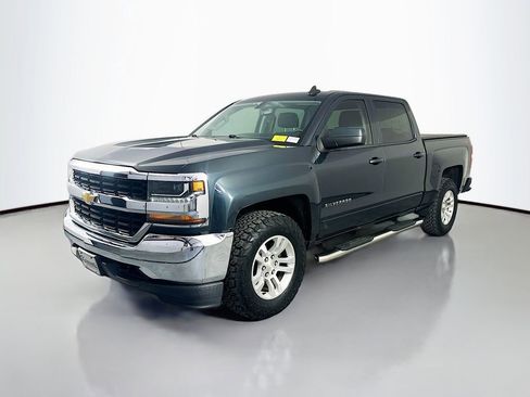 Used 2018 Chevrolet Silverado 1500 LT w/ Trailering Package image 3