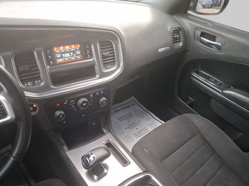 Used 2014 Dodge Charger SE w/ Connectivity Group image 9