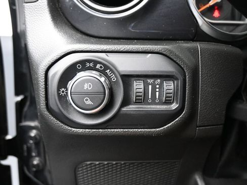 Used 2022 Jeep Gladiator Sport AWD/4WD image 11