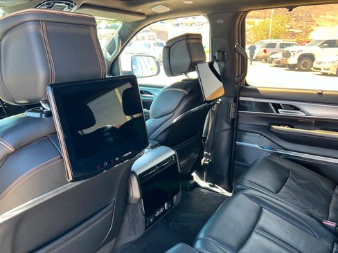 Used 2022 Jeep Grand Wagoneer Series III w/ Rear Seat Video Group 1 AWD/4WD image 19