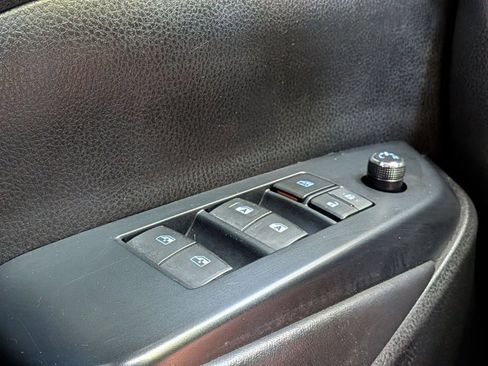 Used 2017 Toyota Highlander SE image 3