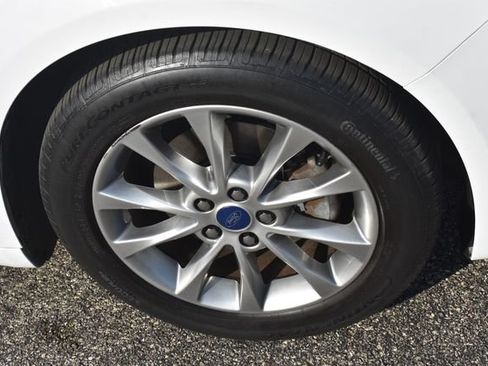 Used 2017 Ford Fusion SE FWD image 11