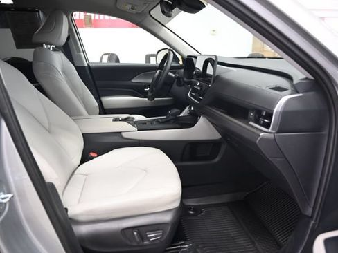 Certified 2025 Toyota Grand Highlander AWD Hybrid image 11