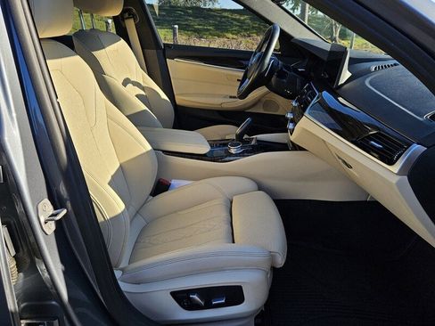 Used 2022 BMW 530i xDrive w/ Convenience Package image 15