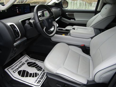 Used 2025 Ford Expedition Platinum w/ Platinum Ultimate Package image 11