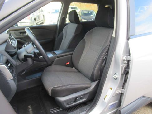 Used 2023 Nissan Rogue SV image 18