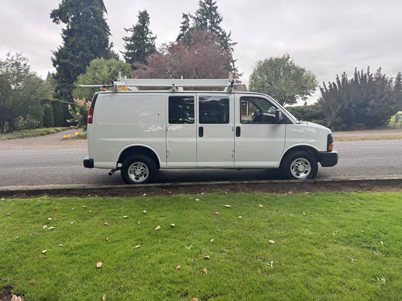 Used 2014 Chevrolet Express 2500 RWD image 6