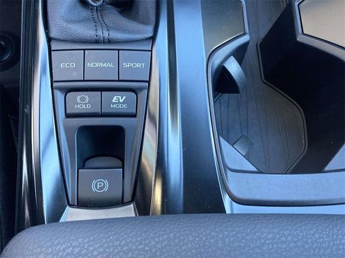 Used 2025 Toyota Camry SE image 16