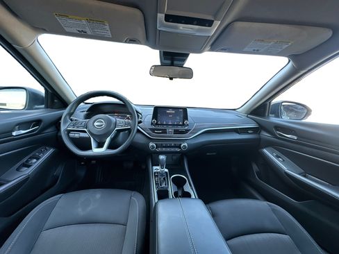 Used 2024 Nissan Altima 2.5 SV FWD image 12