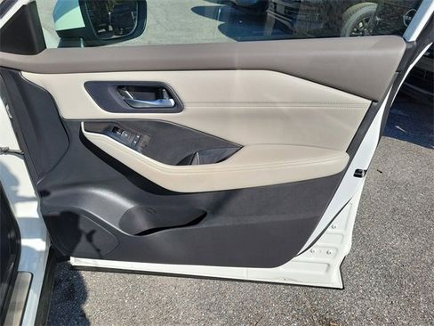 Used 2023 Nissan Rogue SL w/ SL Premium Package image 37