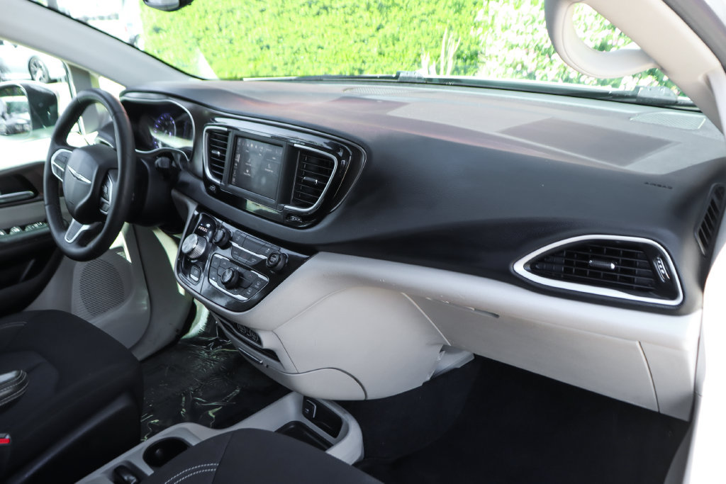 Used 2023 Chrysler Voyager LX FWD image 39