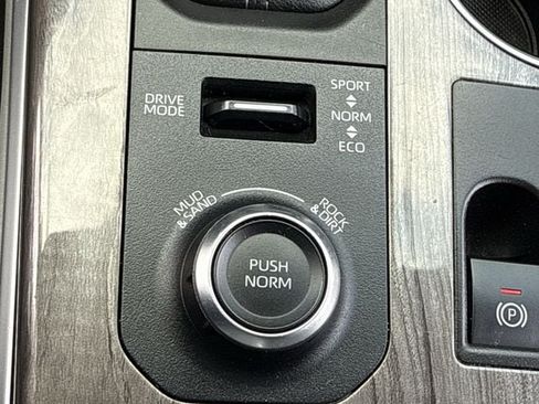 Used 2024 Toyota Highlander Platinum AWD/4WD image 21
